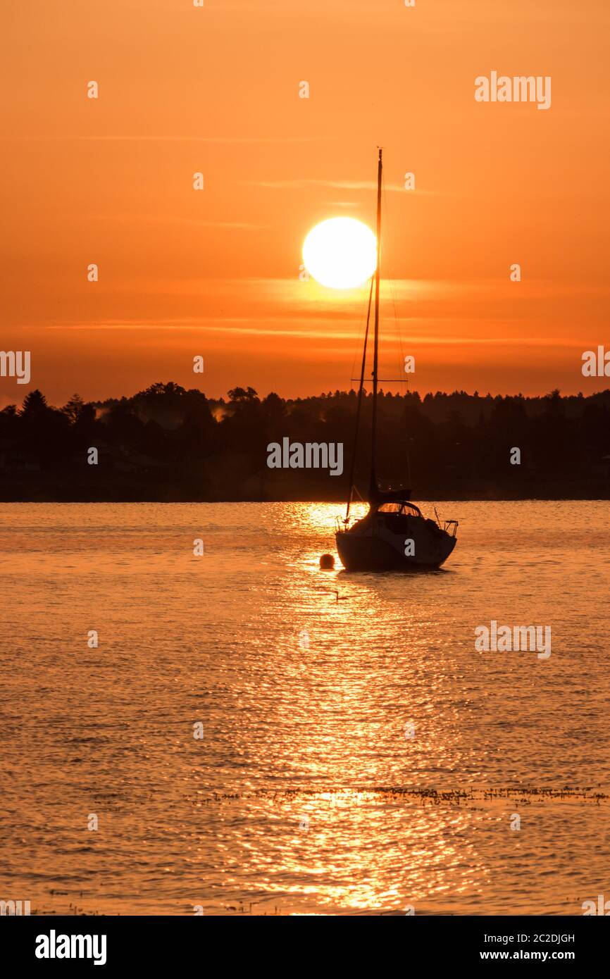 Barca a vela al tramonto Chiemsee Bavaria Foto Stock