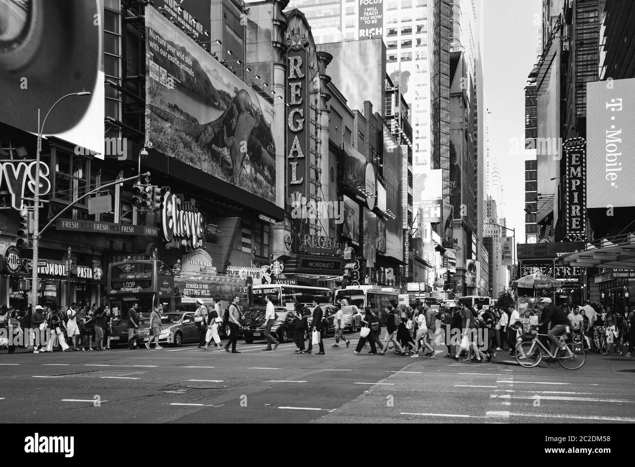 La città di New York / STATI UNITI D'America - 13 LUG 2018: Times Square street view in ora di punta nel centro di Manhattan Foto Stock