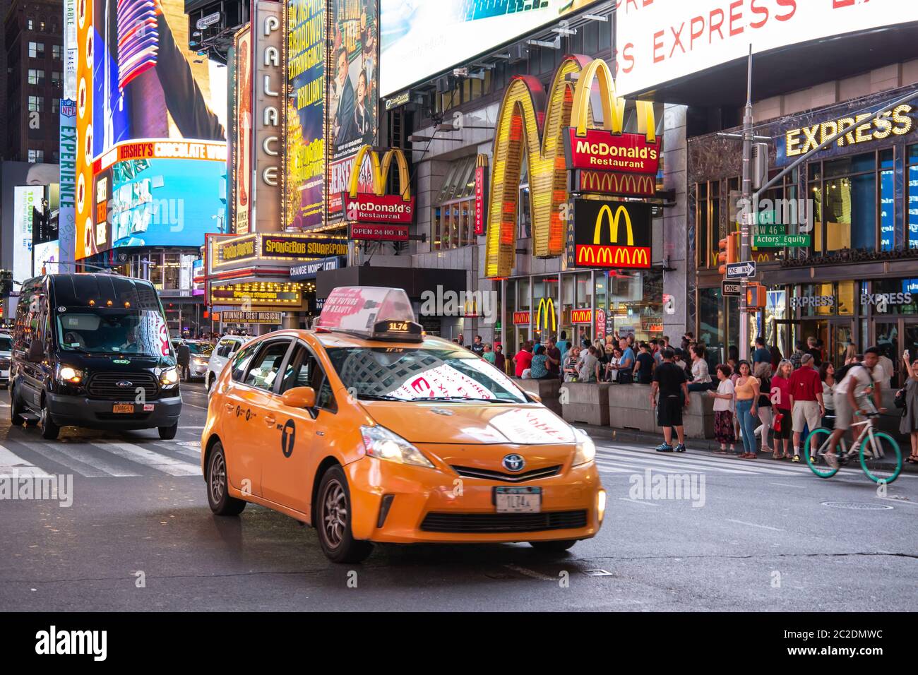 New York City / USA - LUGLIO 13 2018: Times Square con traffico intenso nel centro di Manhattan Foto Stock