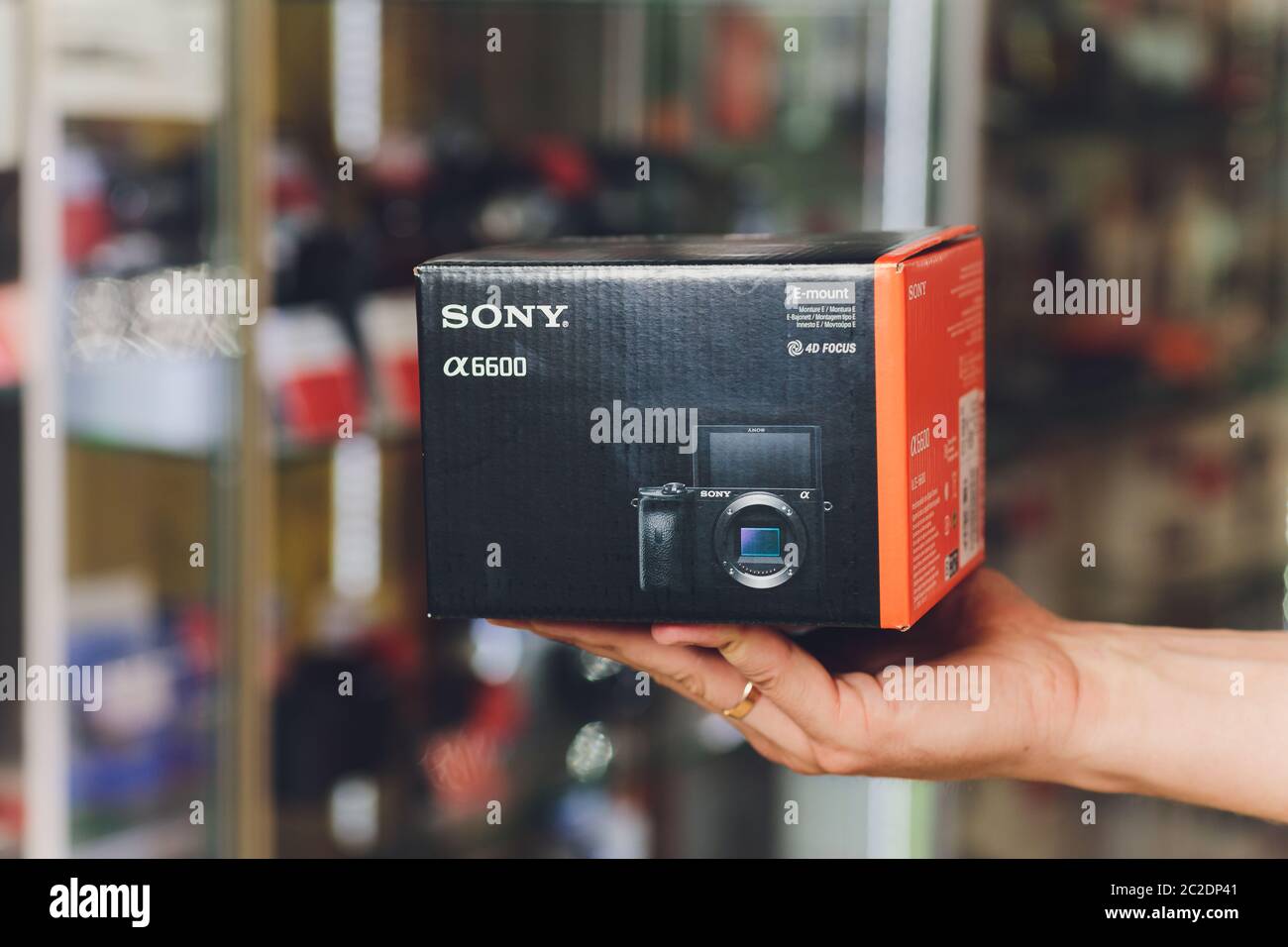 Ufa, Russia - OTTOBRE 30: Primo piano sulla nuova fotocamera APSC Mirrorless A6600 di Sony Foto Stock