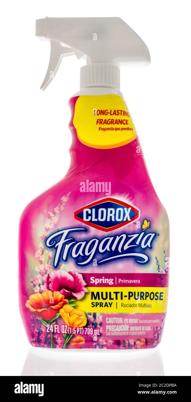 Winneconne, WI - 12 giugno 2020: Un pacchetto Clorox Fraganzia spray multiuso su sfondo isolato Foto Stock