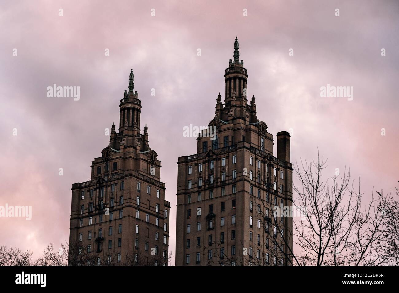 Vista al tramonto del San Remo nel Central Park West Upper West Side Foto Stock