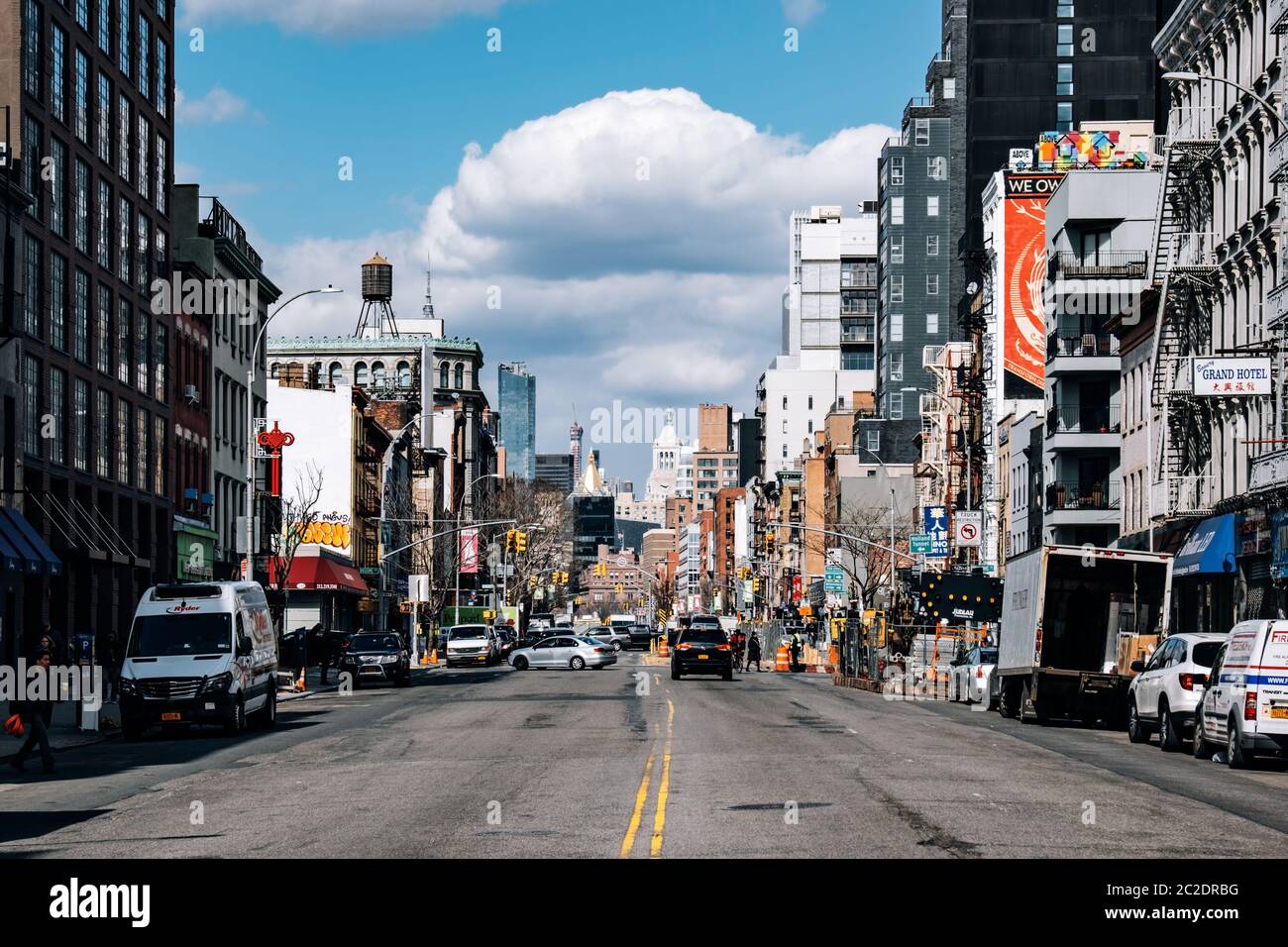 Vista di Bowery Street su Chinatown a Lower Manhattan Foto Stock