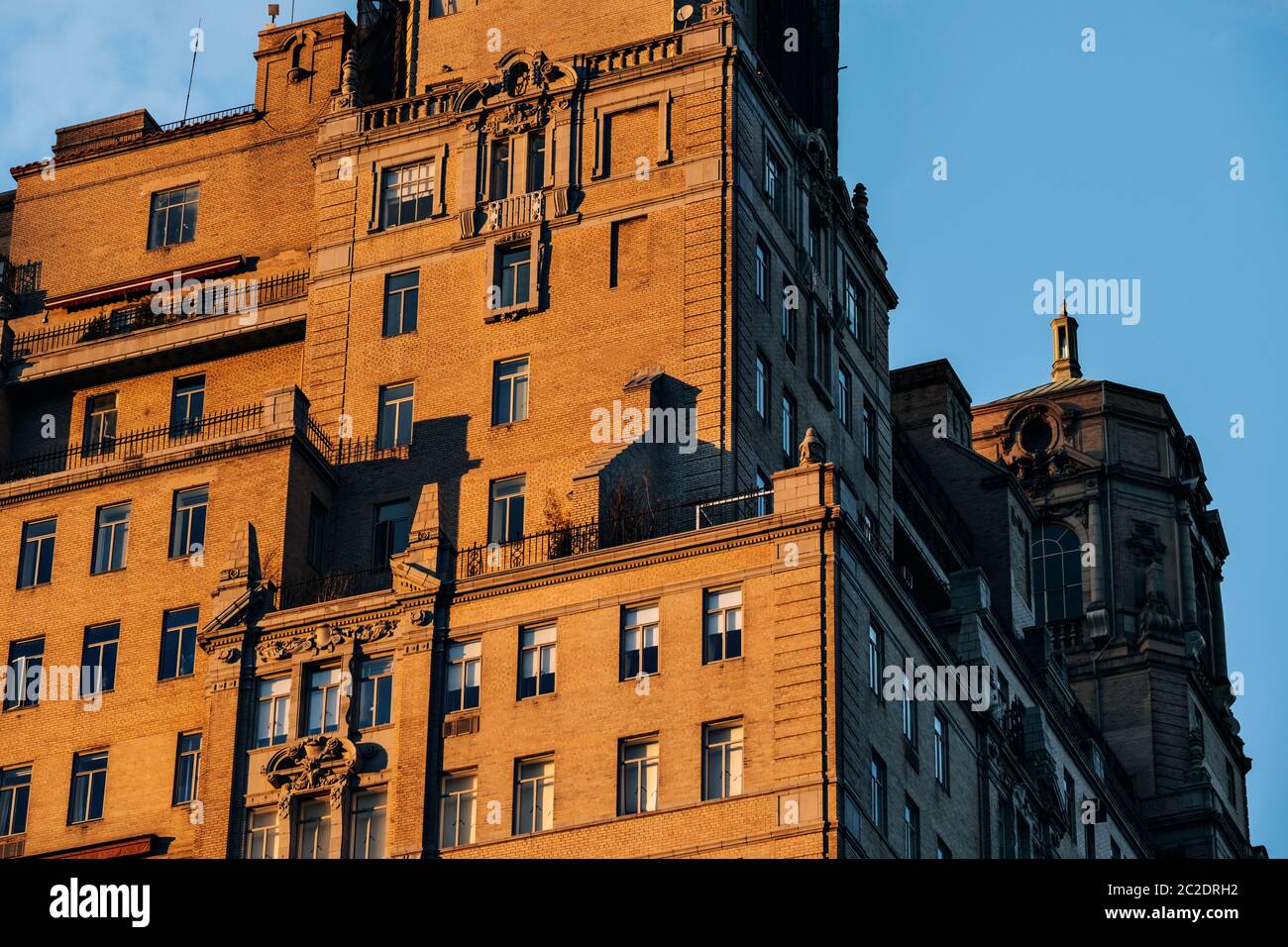 Vista al tramonto degli edifici storici di Central Park West Upper West Side Foto Stock