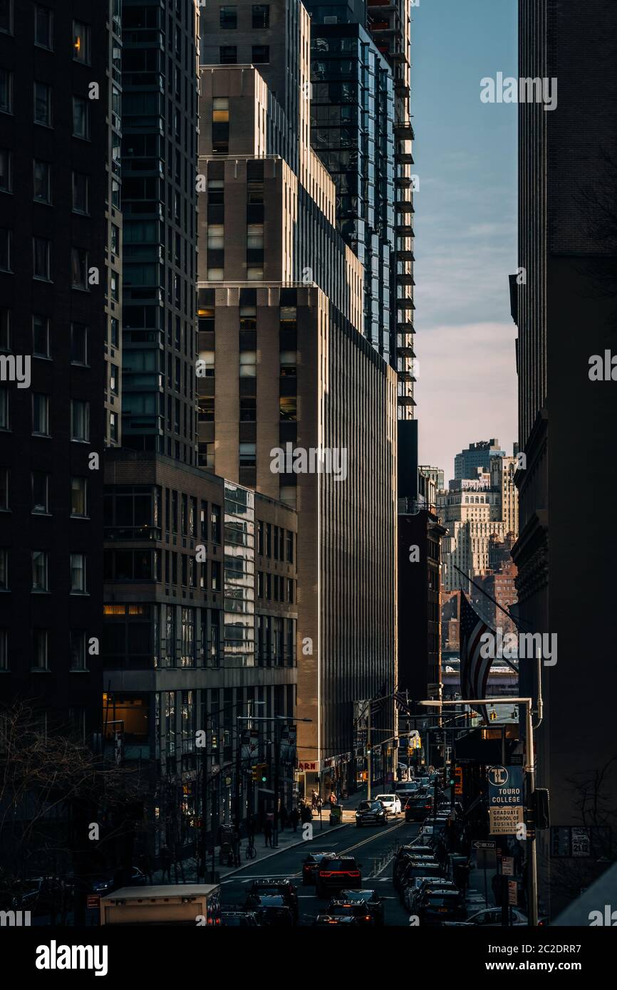 Una vista generale della strada dell'area di Wall Street nel quartiere finanziario Lower Manhattan New York City Foto Stock