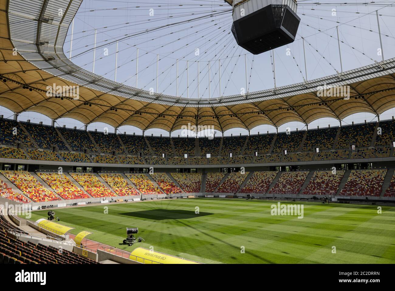 Bucarest, Romania - 11 giugno 2020: Panoramica dello Stadio Arena Nazionale di Bucarest in una giornata di sole. Foto Stock