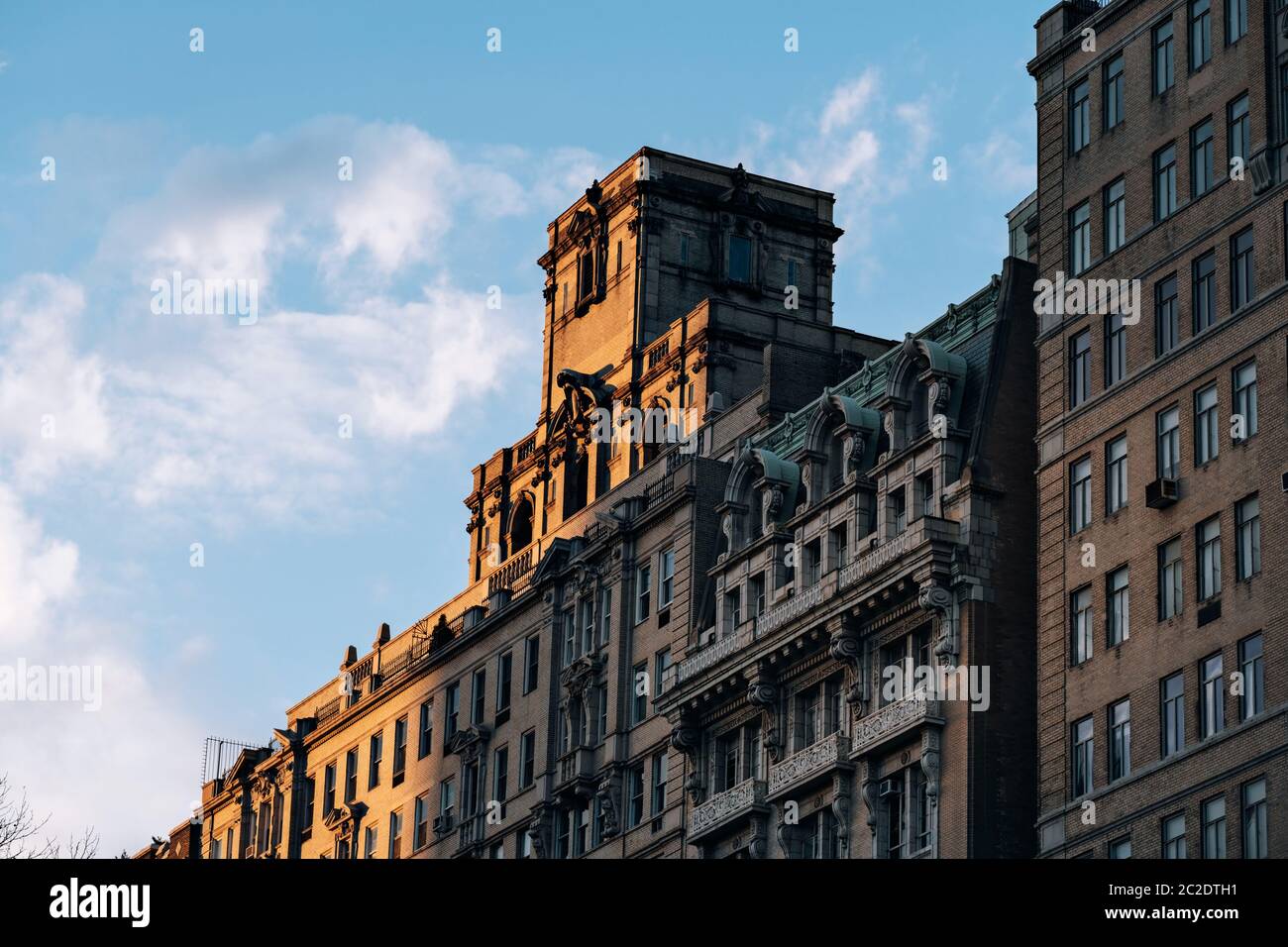 Dettagli esoterior di vecchi edifici a Central Park West Upper West Side Foto Stock