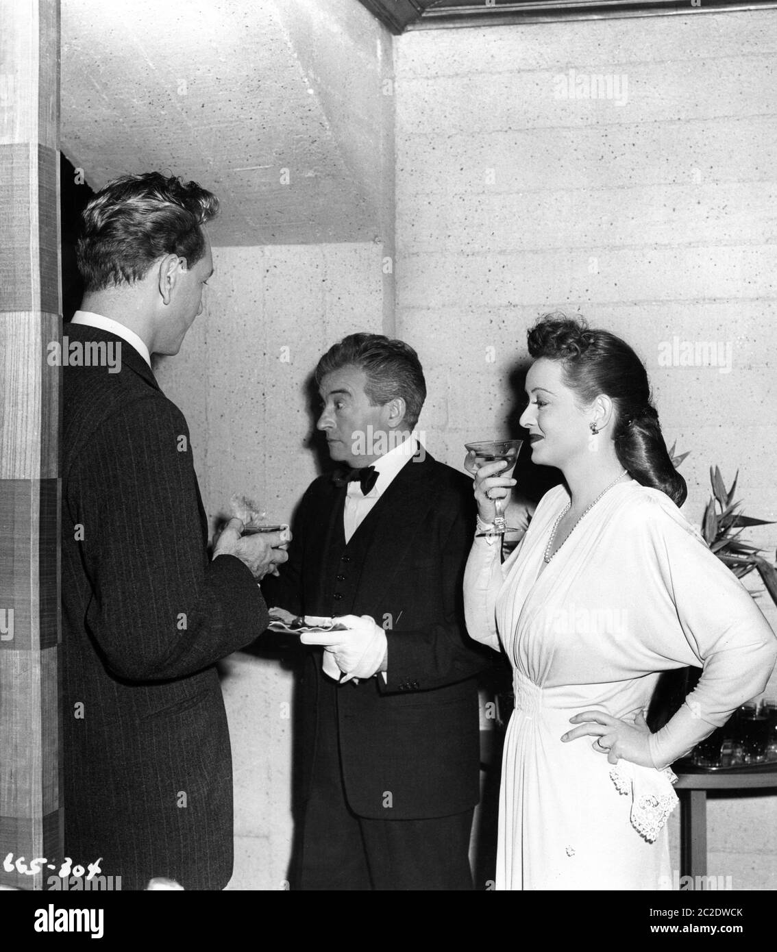 PAUL HENRIED CLAUDE RAINS e BETTE DAVIS IN INGANNO 1946 regista IRVING RAPPER music Erich Wolfgang Korngold Warner Bros. Foto Stock