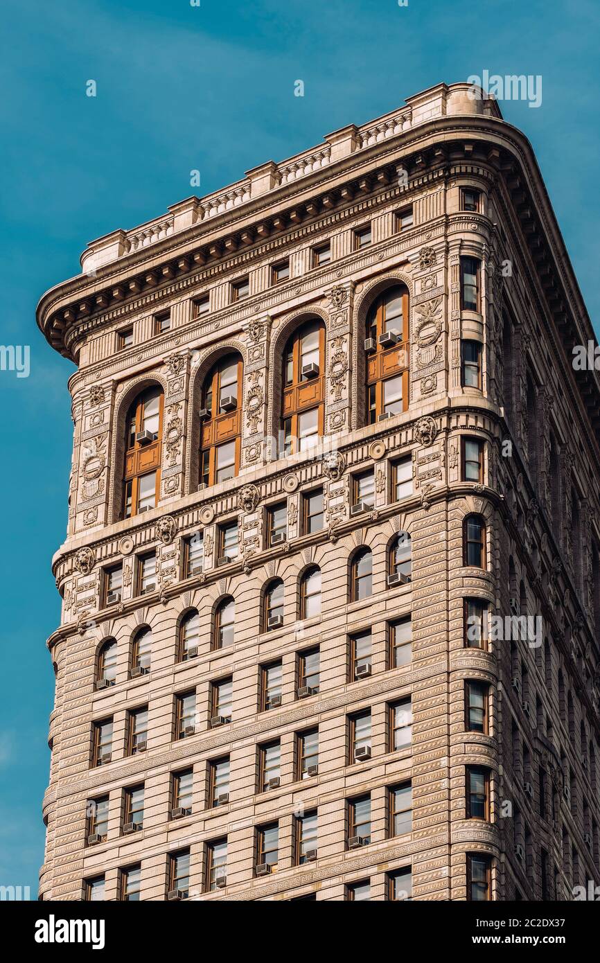 Vista ravvicinata dell'ornamento all'esterno dell'edificio del Flatiron Building a New York City Foto Stock