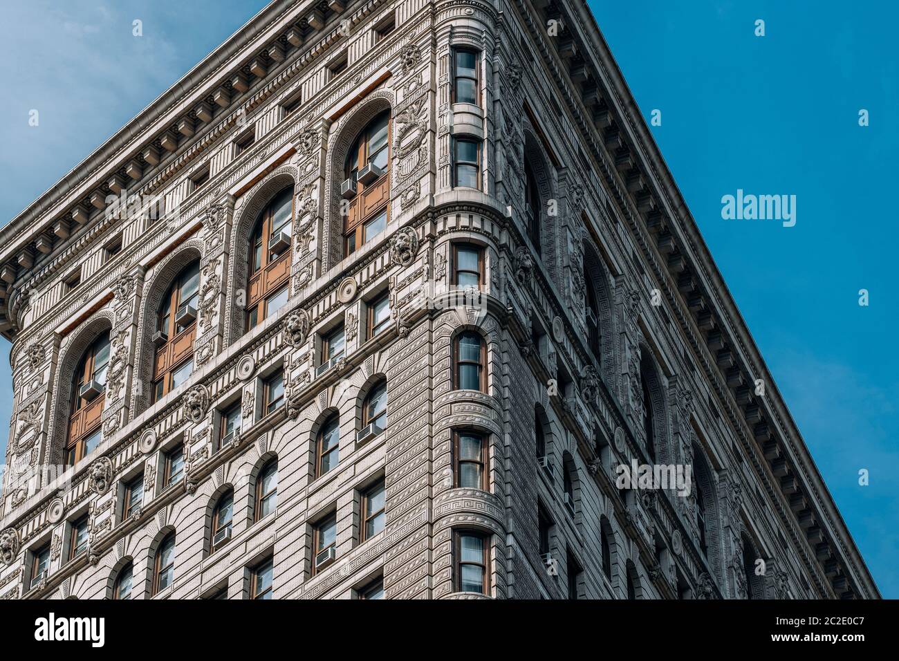 Vista ravvicinata dell'ornamento all'esterno dell'edificio del Flatiron Building a New York City Foto Stock