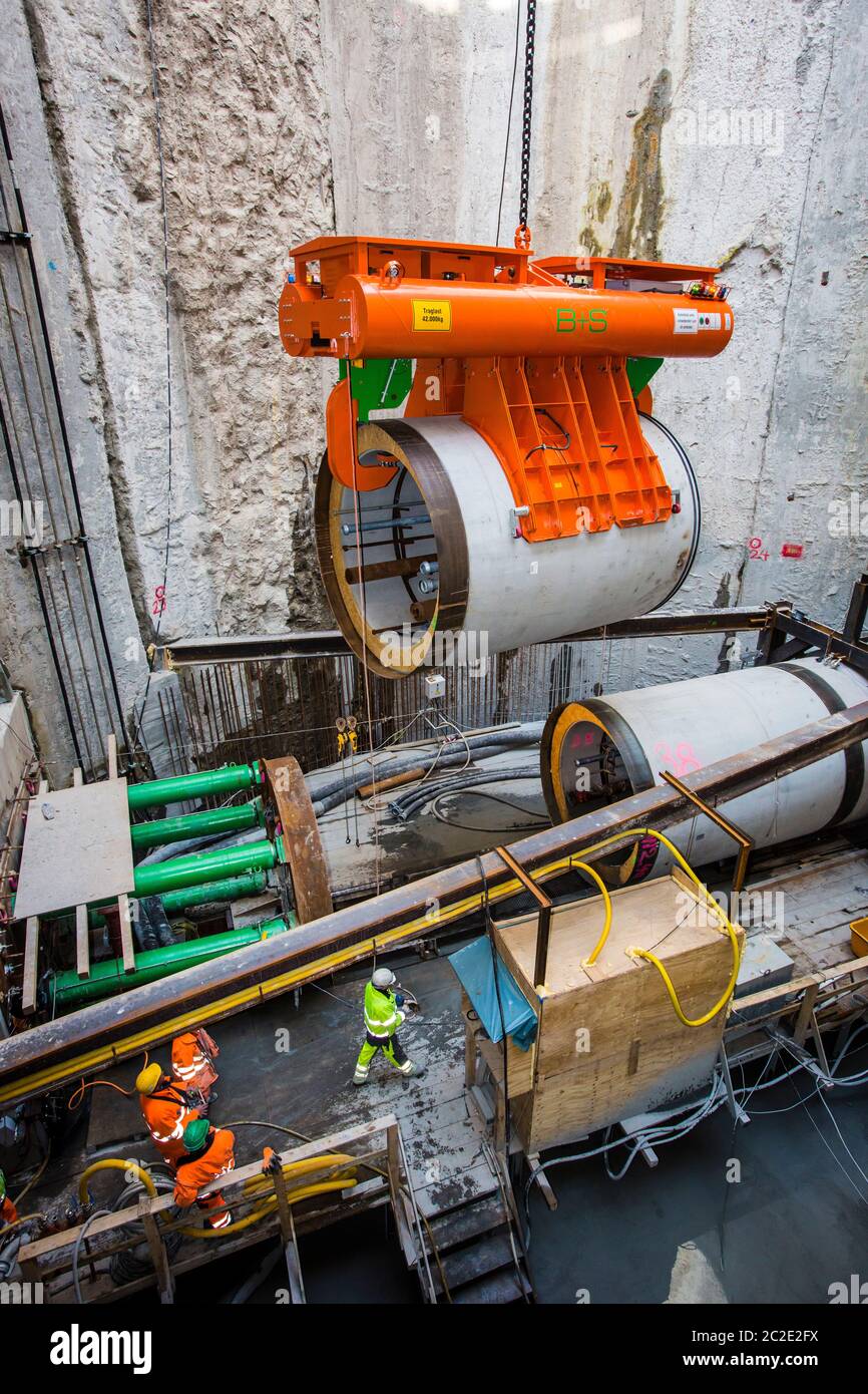 Gelsenkirchen, zona Ruhr, Renania Settentrionale-Vestfalia, Germania - conversione Emscher, nuova costruzione DELLA SCAGLIATRICE Emscher, sostituzione tubi durante la tun Foto Stock