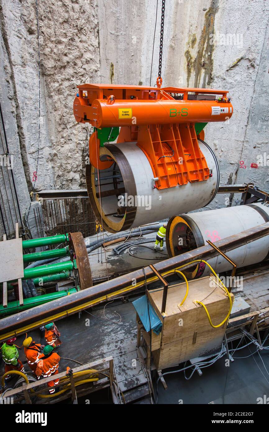 Gelsenkirchen, zona Ruhr, Renania Settentrionale-Vestfalia, Germania - conversione Emscher, nuova costruzione DELLA SCAGLIATRICE Emscher, sostituzione tubi durante la tun Foto Stock