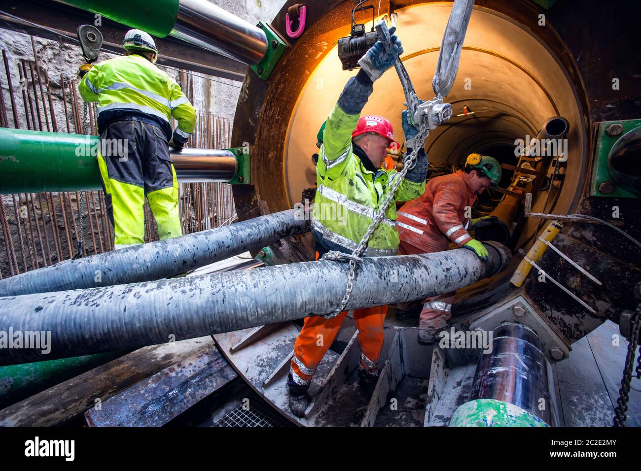 Gelsenkirchen, zona Ruhr, Renania Settentrionale-Vestfalia, Germania - conversione Emscher, nuova costruzione DELLA SCAGLIATRICE Emscher, sostituzione tubi durante la tun Foto Stock