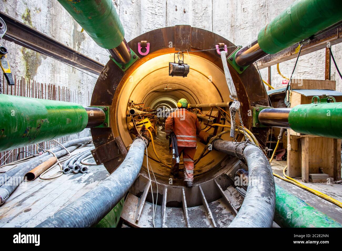Gelsenkirchen, zona Ruhr, Renania Settentrionale-Vestfalia, Germania - conversione Emscher, nuova costruzione DELLA SCAGLIATRICE Emscher, sostituzione tubi durante la tun Foto Stock