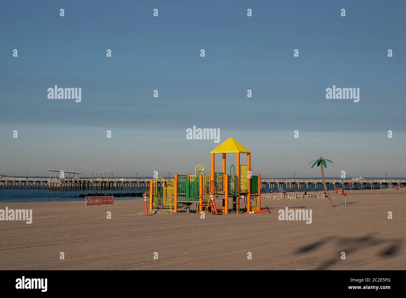 Alba sulla spiaggia di Coney Island New York City Foto Stock