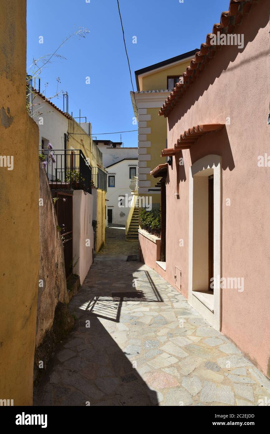 Una stradina tra le case di San Nicola Arcella. Foto Stock