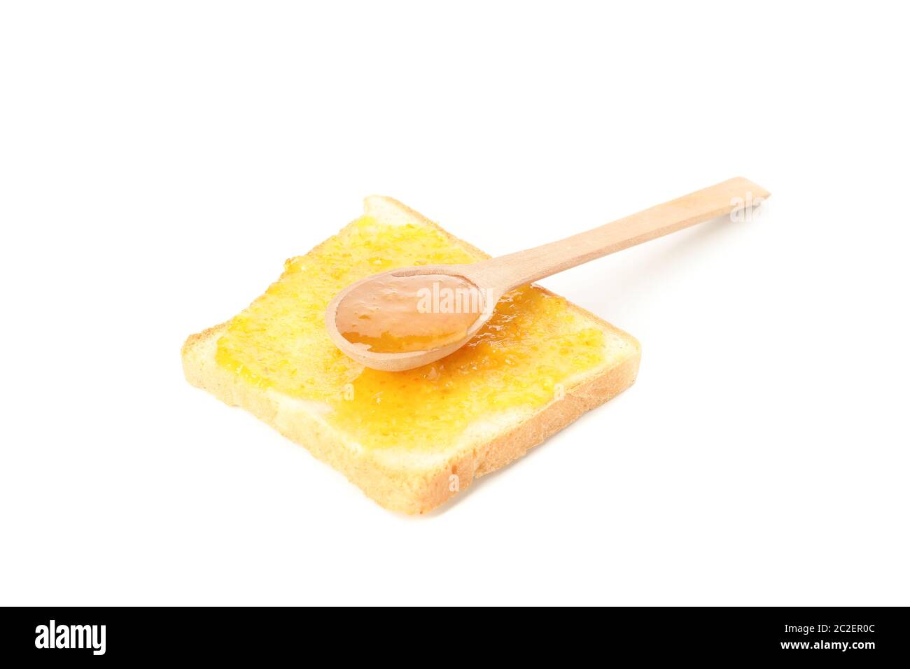 Cucchiaio e brindate con marmellata d'arancia isolata su sfondo bianco Foto Stock