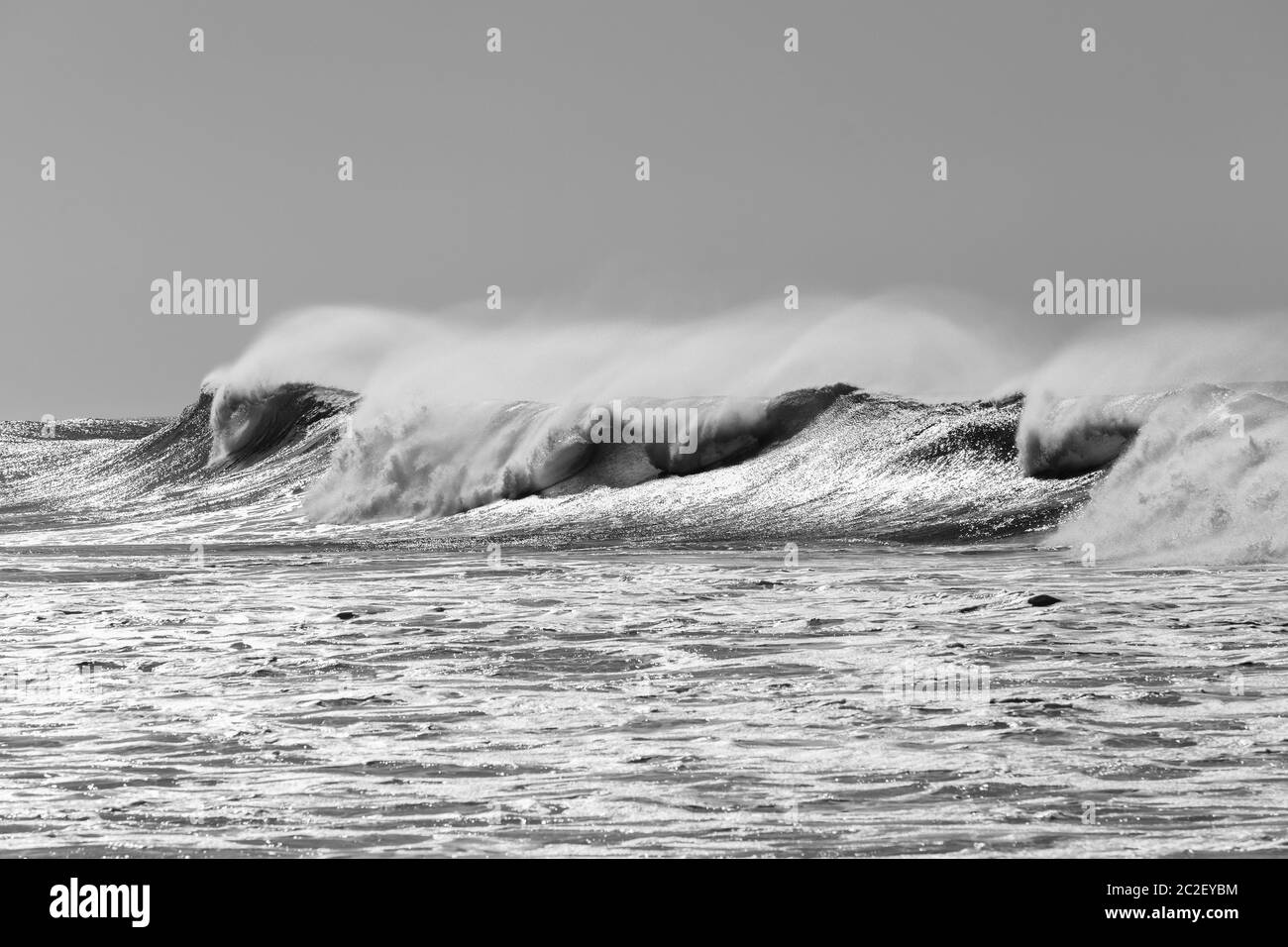 Ocean Wave grande potenza acquatica in crash Foto Stock