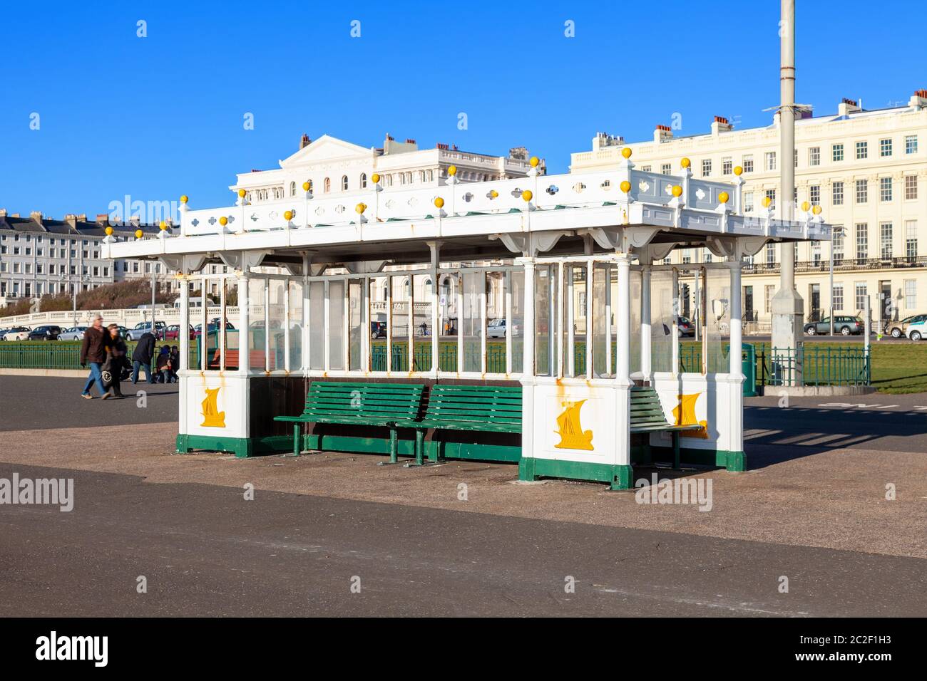 Colorato paesaggio spiaggia di Brighton Foto Stock