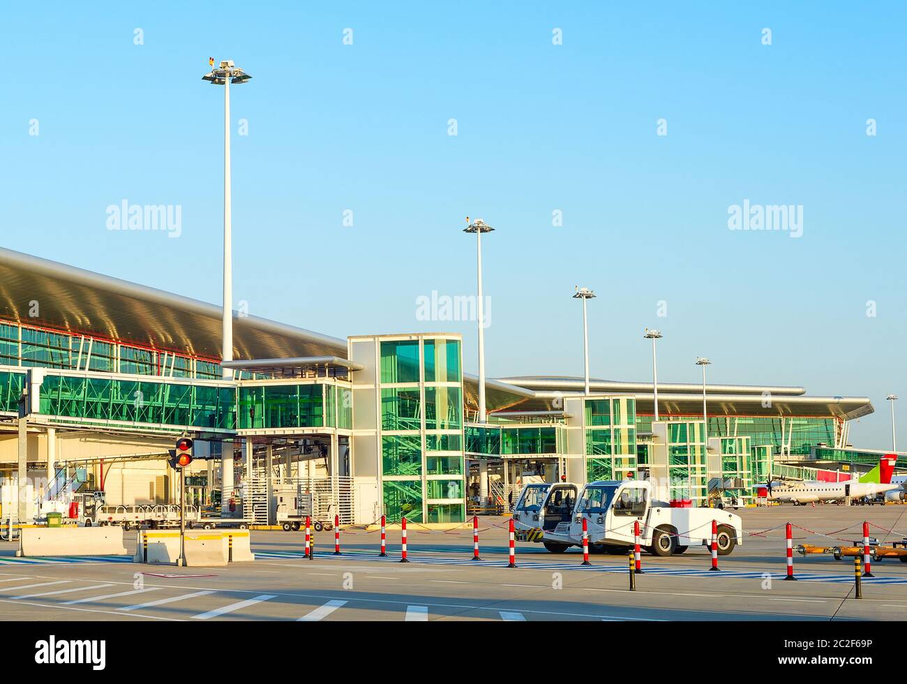 Aerei terminal auto Porto aeroporto Foto Stock