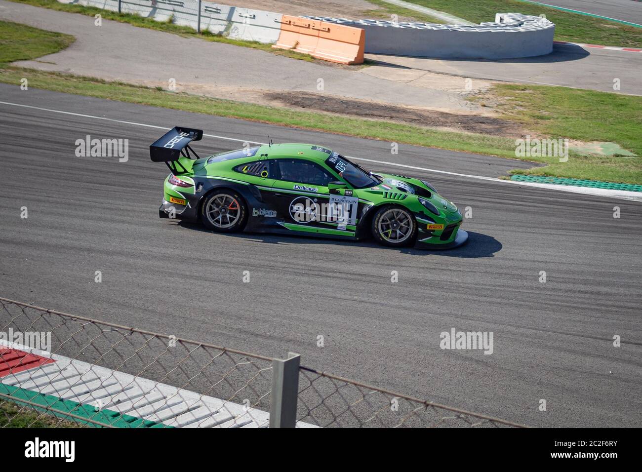 MONTMELLO, SPAGNA-9 SETTEMBRE 2019: Porsche 911 GT3 R Blancpain GT (Dinamic Motorsport) Foto Stock