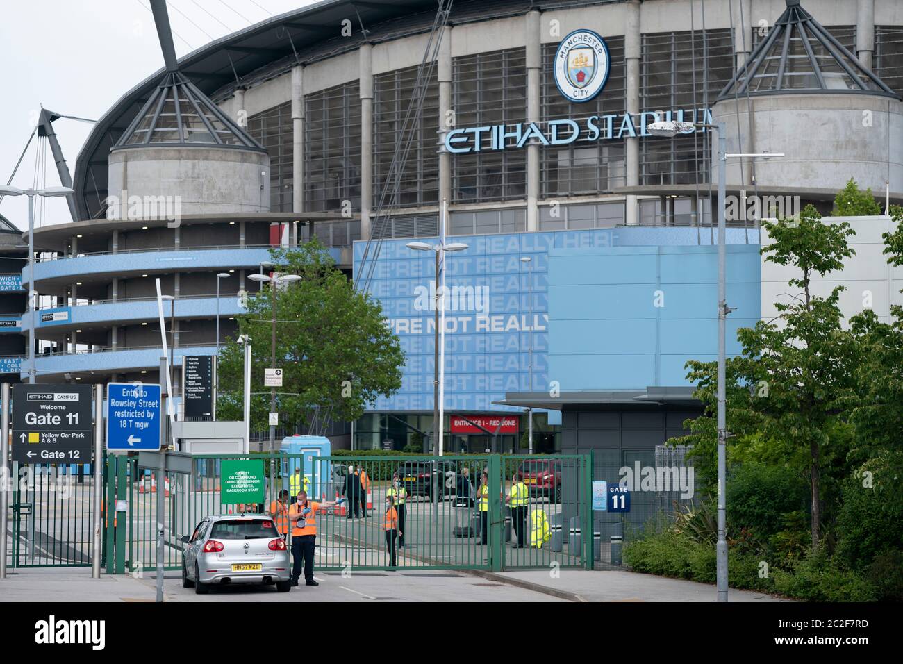 Manchester, Regno Unito. 17 Giugno 2020. Lo stadio Etihad è visto prima che Manchester City gioca Arsenal come la Premier League ritorna 100 giorni dopo che è stato ridotto in faccia a coronavirus, Manchester, Regno Unito. Credit: Jon Super/Alamy Live News. Foto Stock