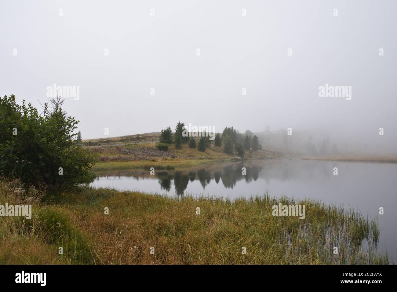 Le Alpi Gurktal con il Windebensee sono una catena montuosa delle Alpi centrali orientali in Austria Foto Stock