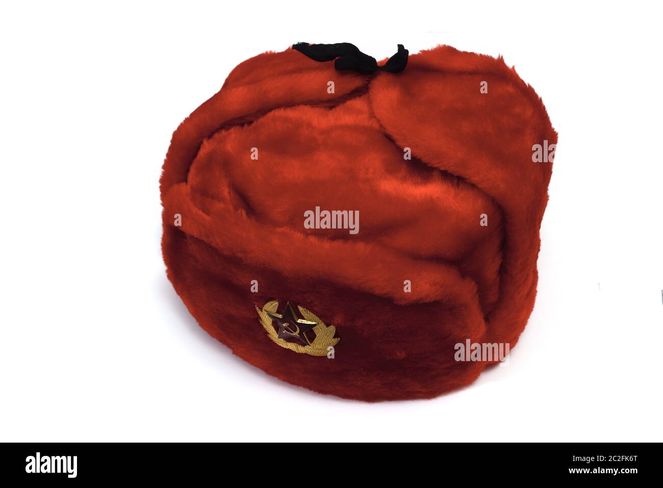 Pelliccia di Red hat con un badge su sfondo bianco Foto Stock