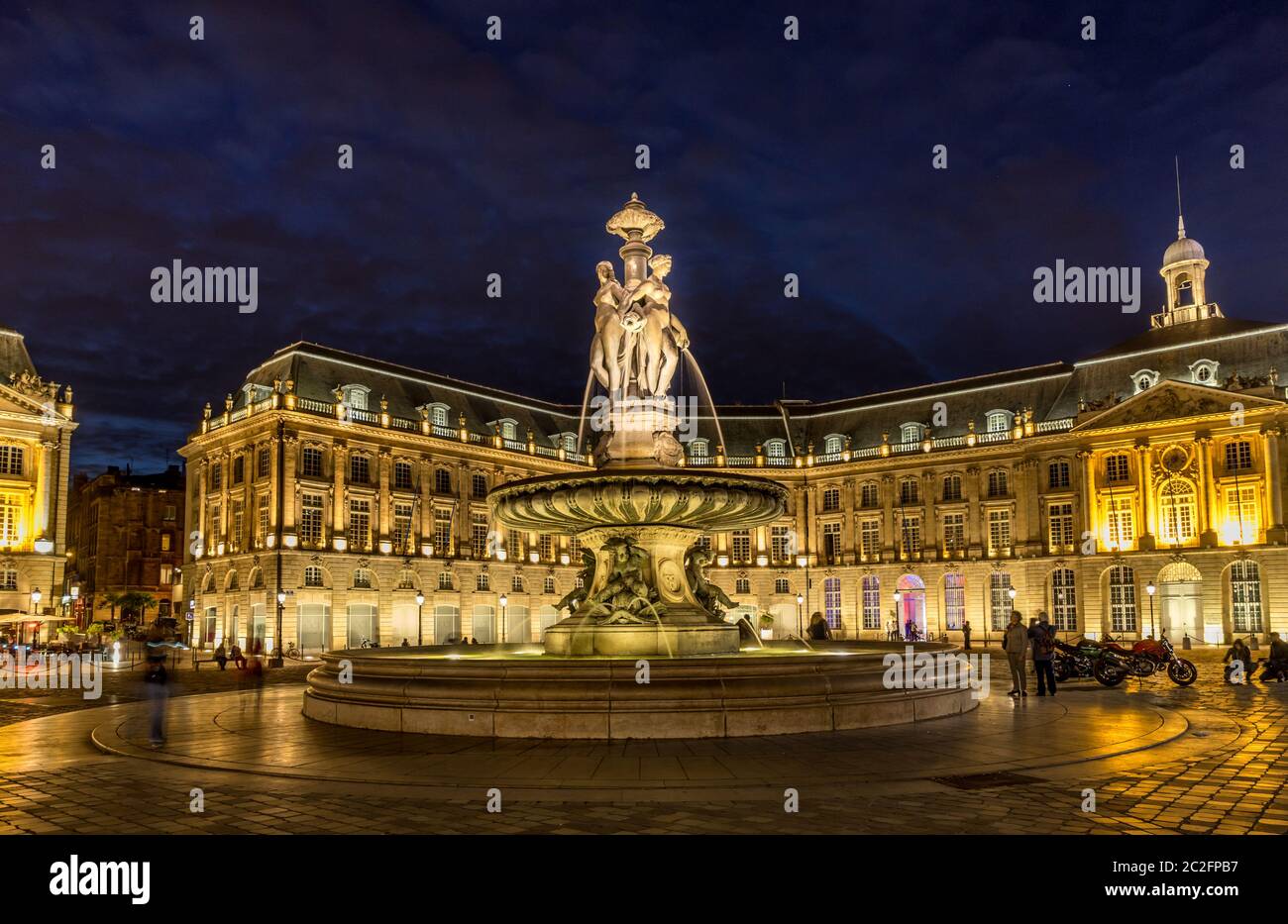 Bordeaux, Francia - Set 12,2017. Le luci illuminano la piazza di Bordeaux, Francia Foto Stock
