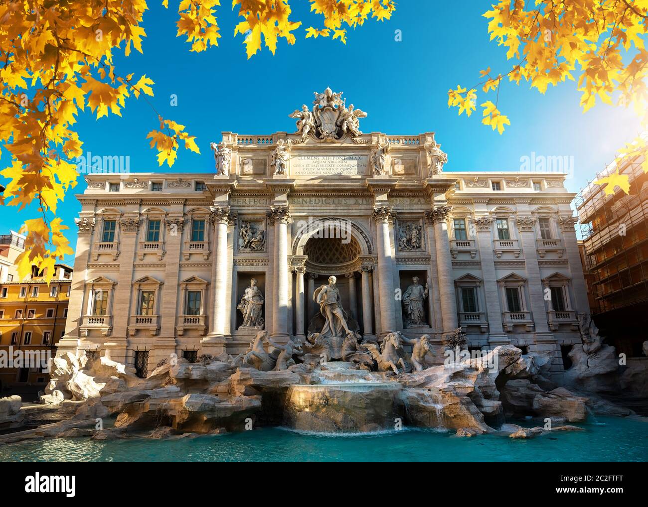 Bella Fontana di Trevi in autunno a Roma Foto Stock