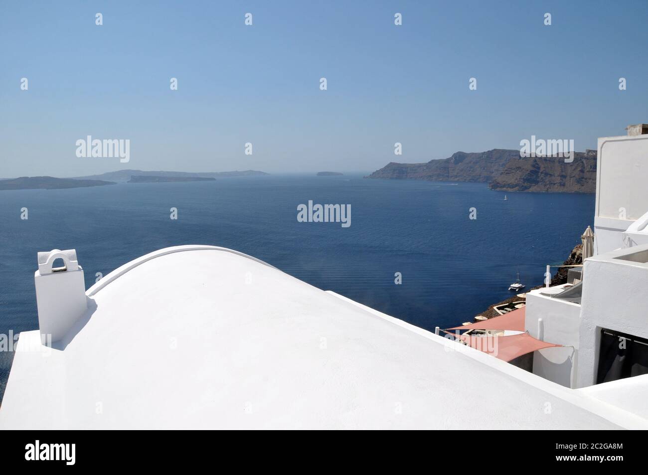 Santorini e il mar mediterraneo Foto Stock