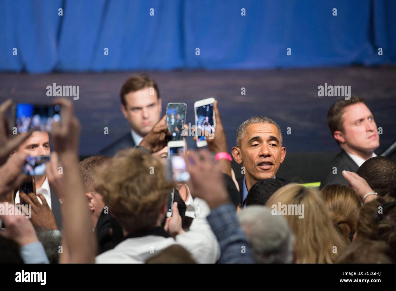 Austin, Texas USA, 11 marzo 2016: USA Il presidente Barack Obama entra nel pubblico dopo aver tenuto un discorso chiave alla conferenza digitale sud-occidentale. ©Bob Daemmrich Foto Stock