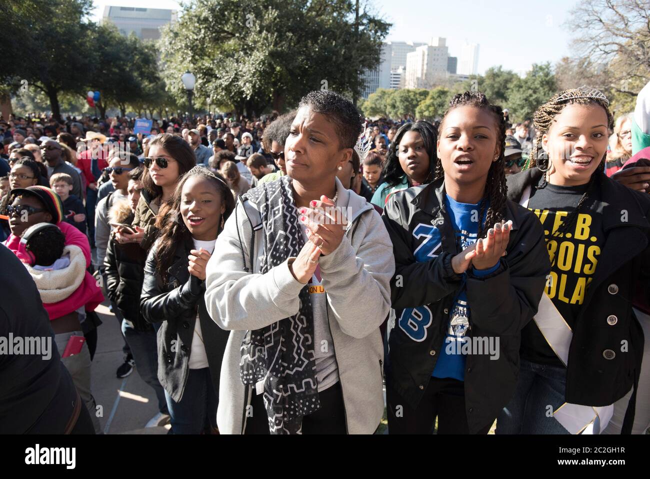 Austin, Texas USA, 18 gennaio 2016Peole, tutte le età si sono protratte dall'Università del Texas al Campidoglio del Texas durante un raduno del Martin Luther King Day. ©Bob Daemmrich Foto Stock