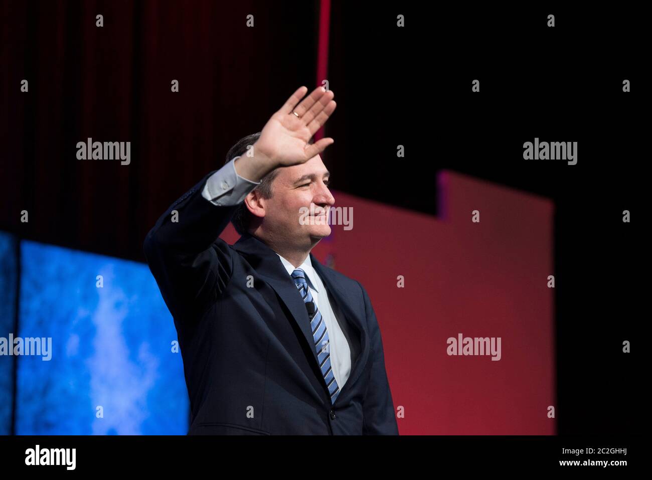 Dallas Texas USA, 14 maggio 2016: USA Il senatore Ted Cruz del Texas riconosce gli applausi della folla adorante mentre parla alla convention del Partito Repubblicano del Texas. ©Bob Daemmrich Foto Stock