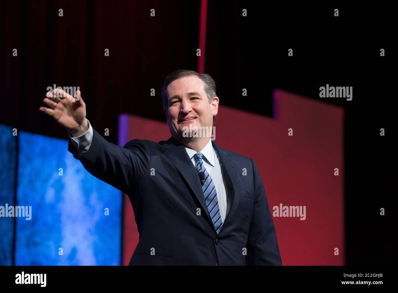 Dallas Texas USA, 14 maggio 2016: USA Il senatore Ted Cruz del Texas riconosce gli applausi della folla adorante mentre parla alla convention del Partito Repubblicano del Texas. ©Bob Daemmrich Foto Stock
