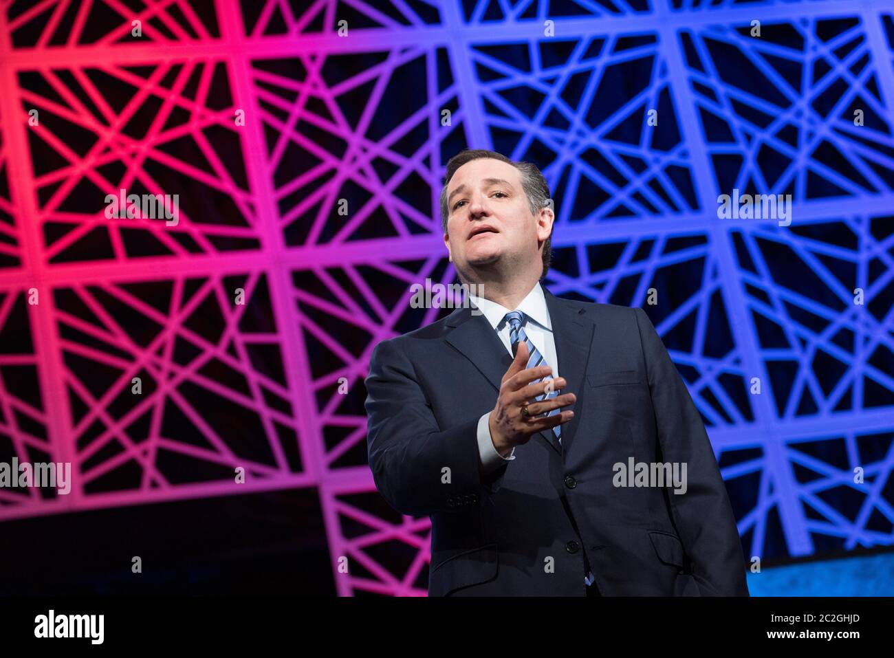 Dallas Texas USA, 14 maggio 2016: USA Il senatore Ted Cruz del Texas riconosce gli applausi della folla adorante mentre parla alla convention del Partito Repubblicano del Texas. ©Bob Daemmrich Foto Stock