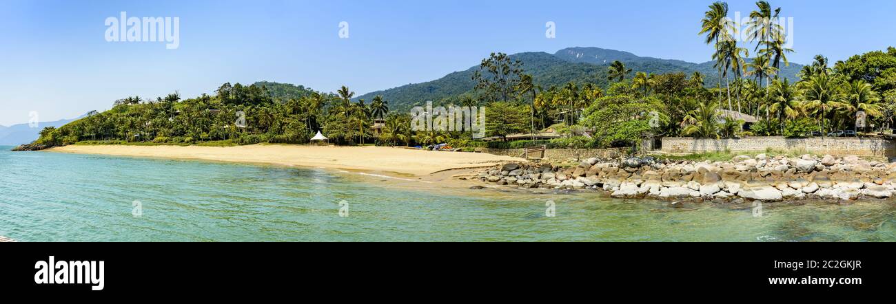 Vista panoramica sui boschi e le spiagge di Ilhabela Foto Stock
