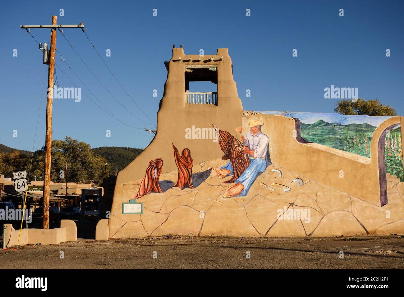 Murale su una casa a Taos, NM Foto Stock