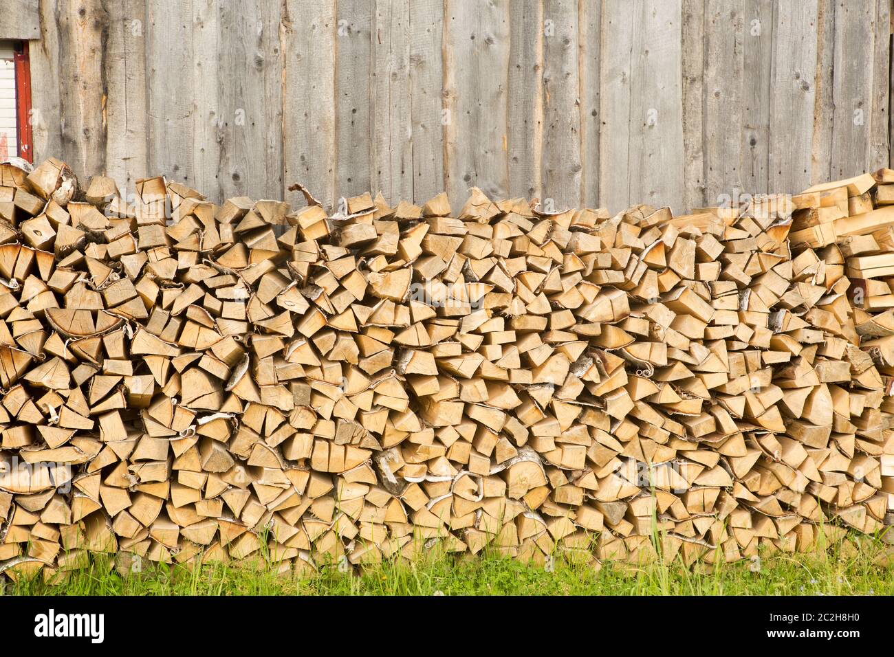 Woodpile - pila di legno. Legna da ardere, segato gli alberi Foto Stock