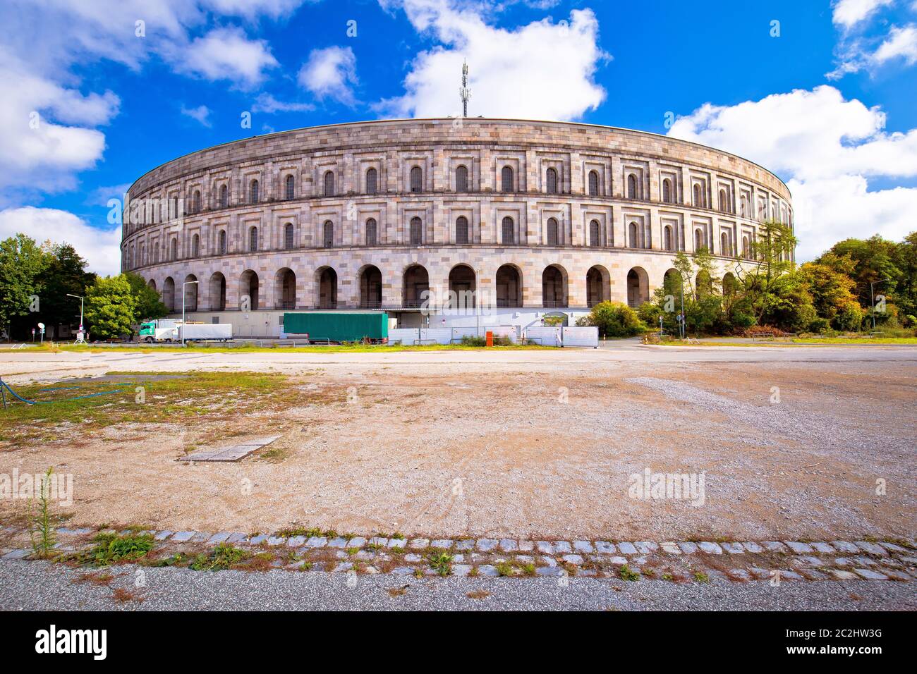 Reich Kongresshalle (sala congressi) e il centro di documentazione sulla ex partito nazista rally motivi a Norimberga, Baviera, la regione della Germania Foto Stock