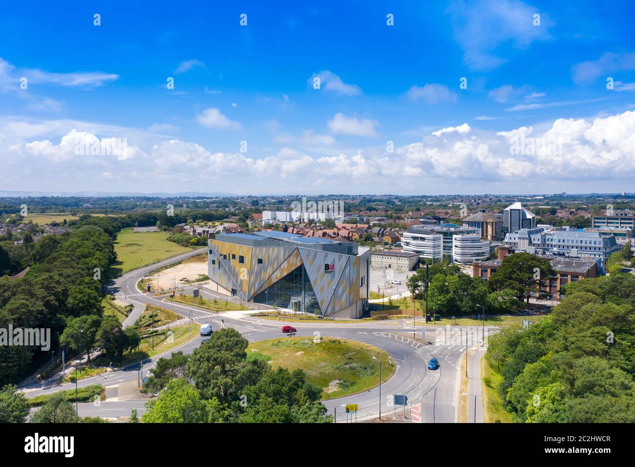 Foto aerea dell'Università di Bournemouth, edifici del Talbot Campus dall'alto che mostrano l'Università dell'Arte Bournemouth, il Villaggio degli studenti, Fusion Bu Foto Stock