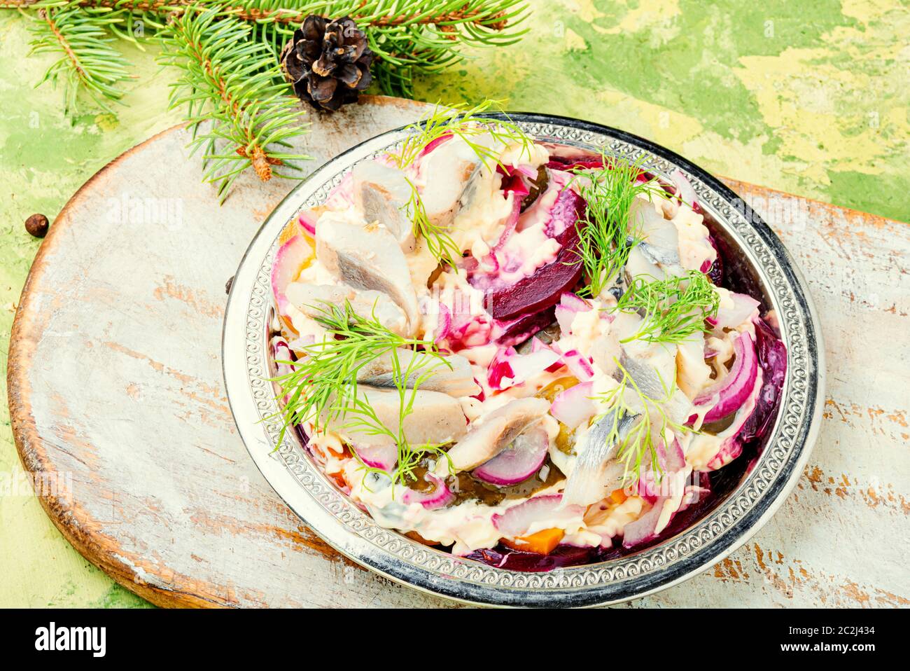 Tradizionale winter con insalata di barbabietole e aringhe.il cibo per il Natale Foto Stock