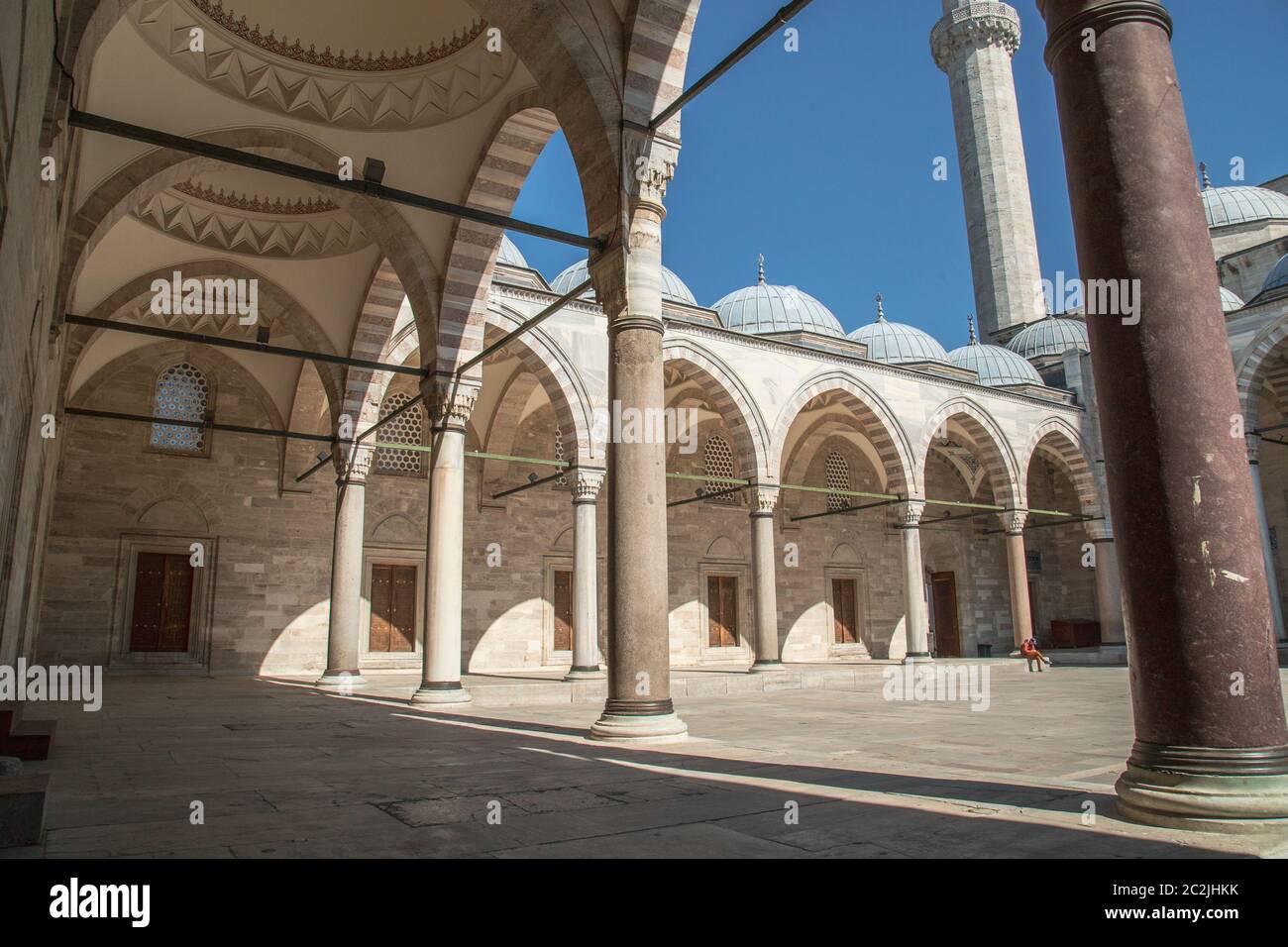 Istanbul, Turchia, 25 marzo 2019: Moschea Suleymaniye in estate, Turchia. La Moschea Suleymaniye è un famoso punto di riferimento di Istanbul. Sole Foto Stock