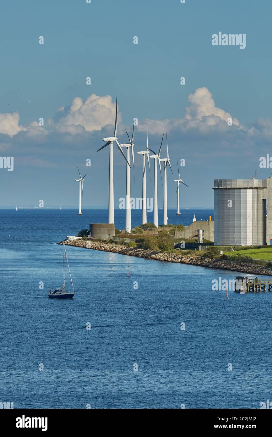 Parco delle turbine eoliche offshore a Copenhagen - Wind è una risorsa altamente disponibile nel Nord Europa, Foto Stock