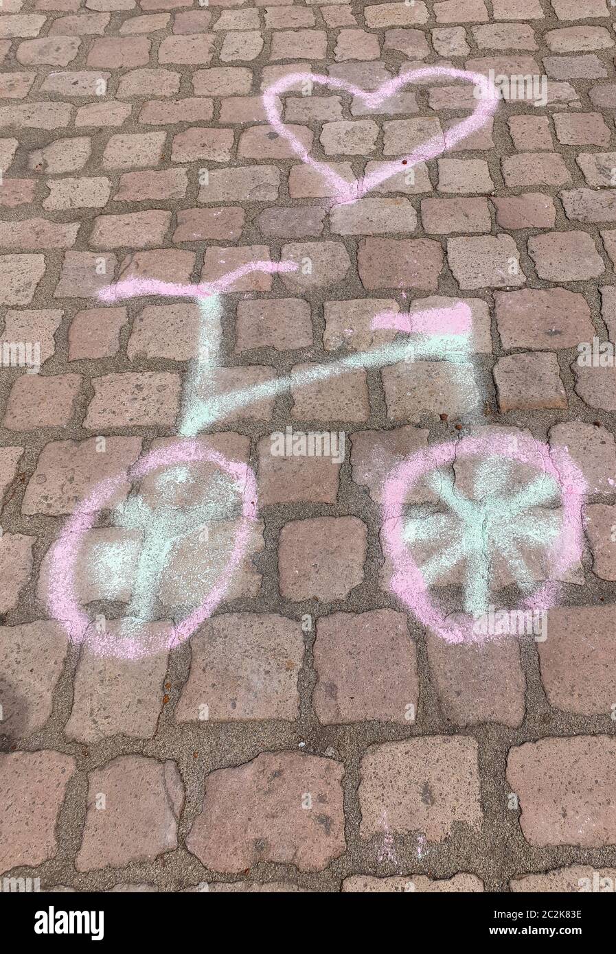 childÂ´s disegno di una bicicletta sul pavimento Foto Stock