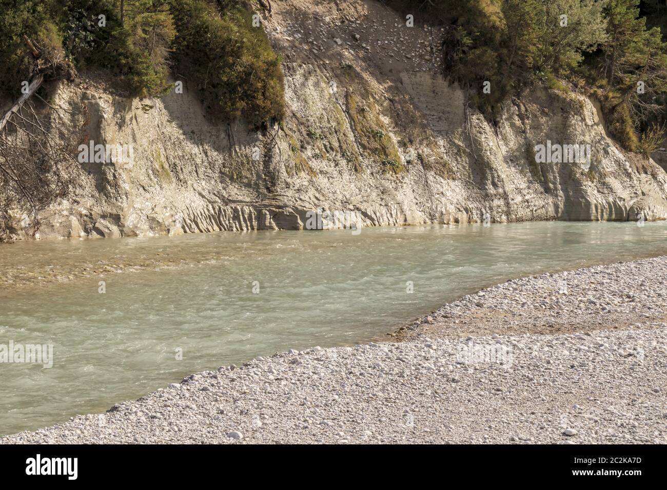 Fiume Isar vicino Krün, distretto di Garmisch-Partenkirchen, Germania Foto Stock