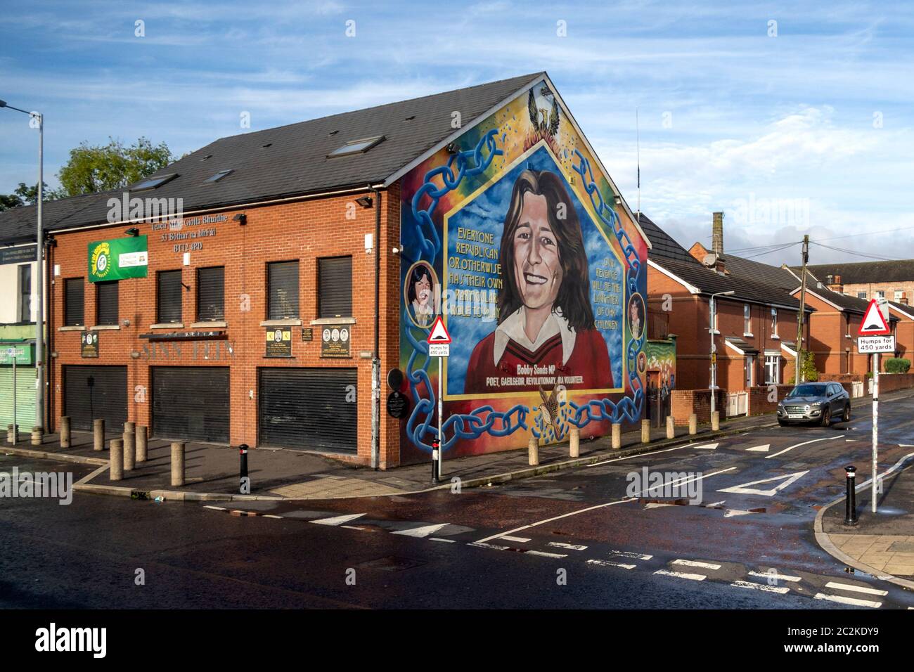 Murale colorato dedicato a Bobby Sands a Belfast, Irlanda del Nord, Regno Unito, Europa Foto Stock