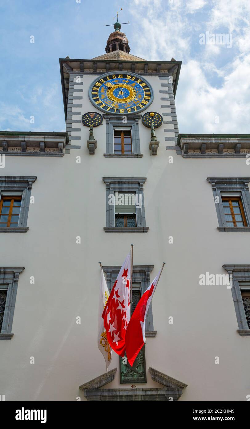 Svizzera, Cantone Vallese, Sion, Città Vecchia, Hotel de Ville (Municipio) orologio Foto Stock