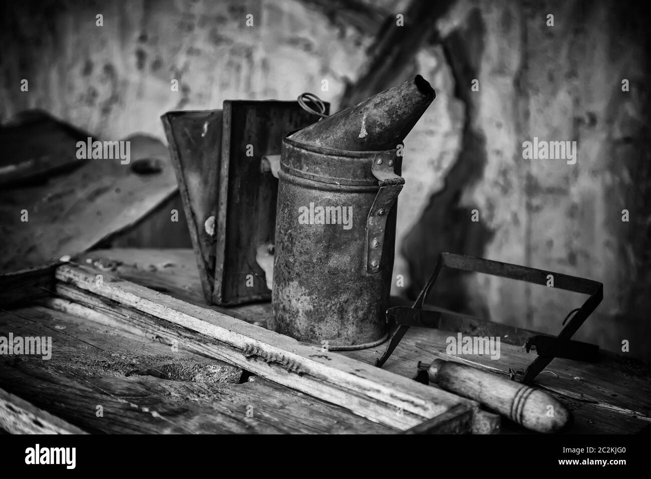 Vecchio arrugginito, lattina di olio vecchio strumento dettaglio Foto Stock