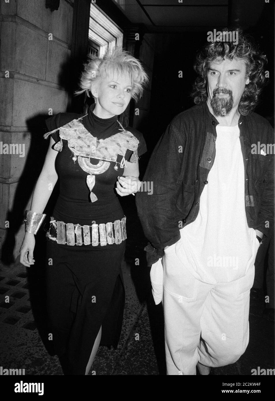 LONDRA, Regno Unito, c. 1986: Attore/comico Billy Connolly e moglie Pamela Stephenson alla festa alla Langan's Brasserie di Londra. © Paul Smith/aggiornamento delle caratteristiche Foto Stock